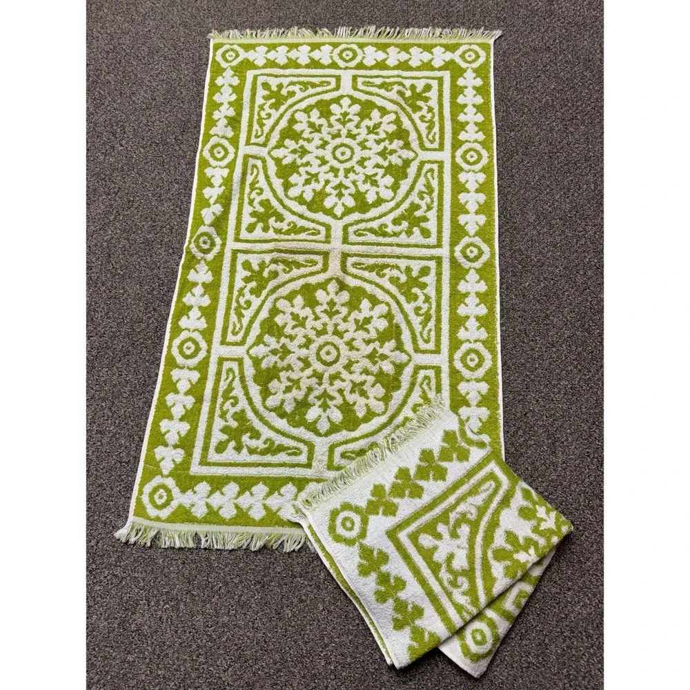 Vintage Fashion Manor Bath Towels Decorator Set of 2 Avocado Green Fringe MCM